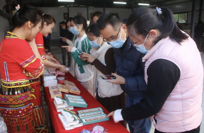 五指山毛道鄉(xiāng)首家村委會聯(lián)合創(chuàng)辦村企揭牌，開啟食用農(nóng)產(chǎn)品初加工新篇章
